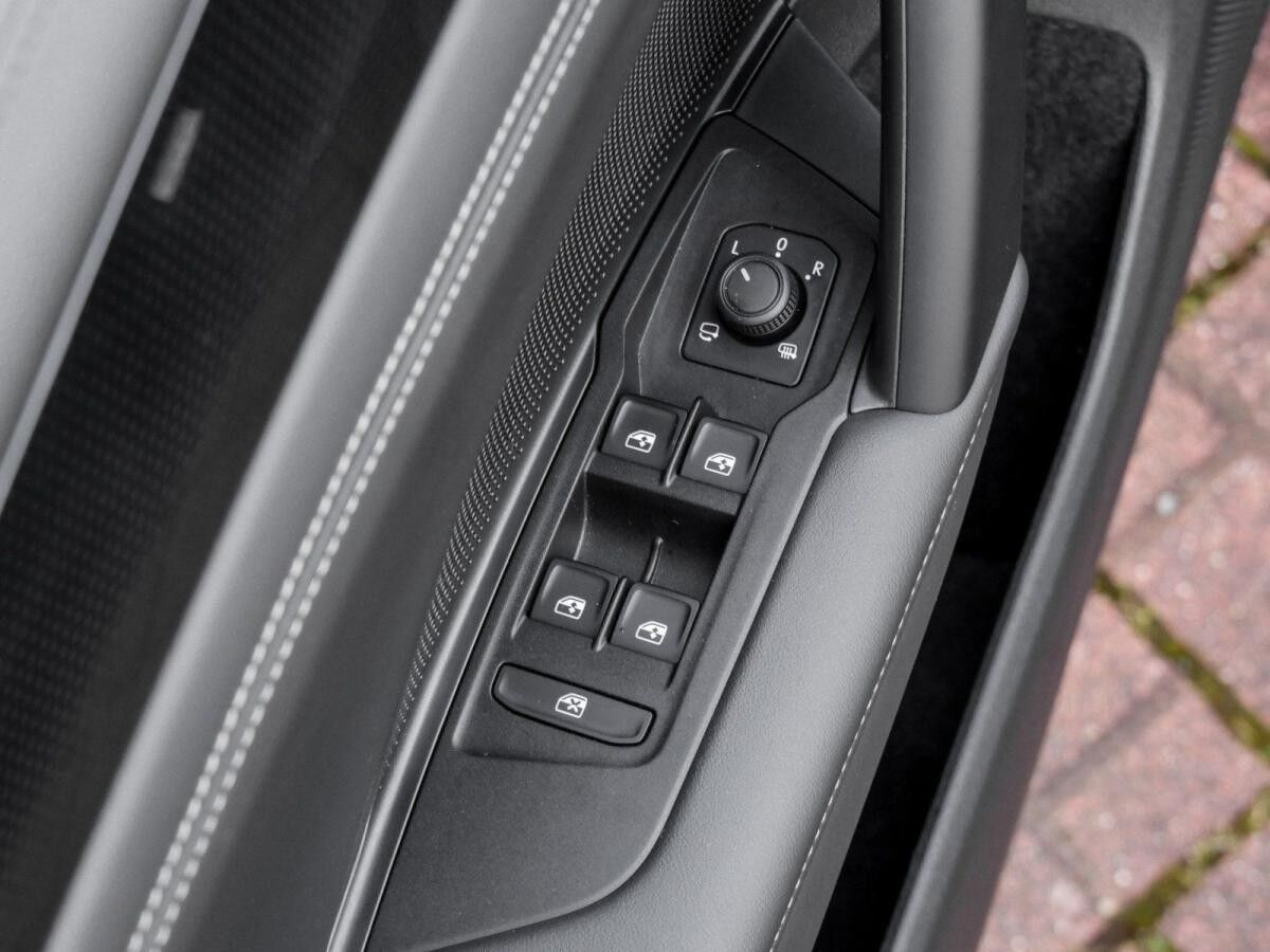 Volkswagen Tiguan Life 1.5 eTSI DSG ACC AHK NAVI AREA VIEW HEAD UP