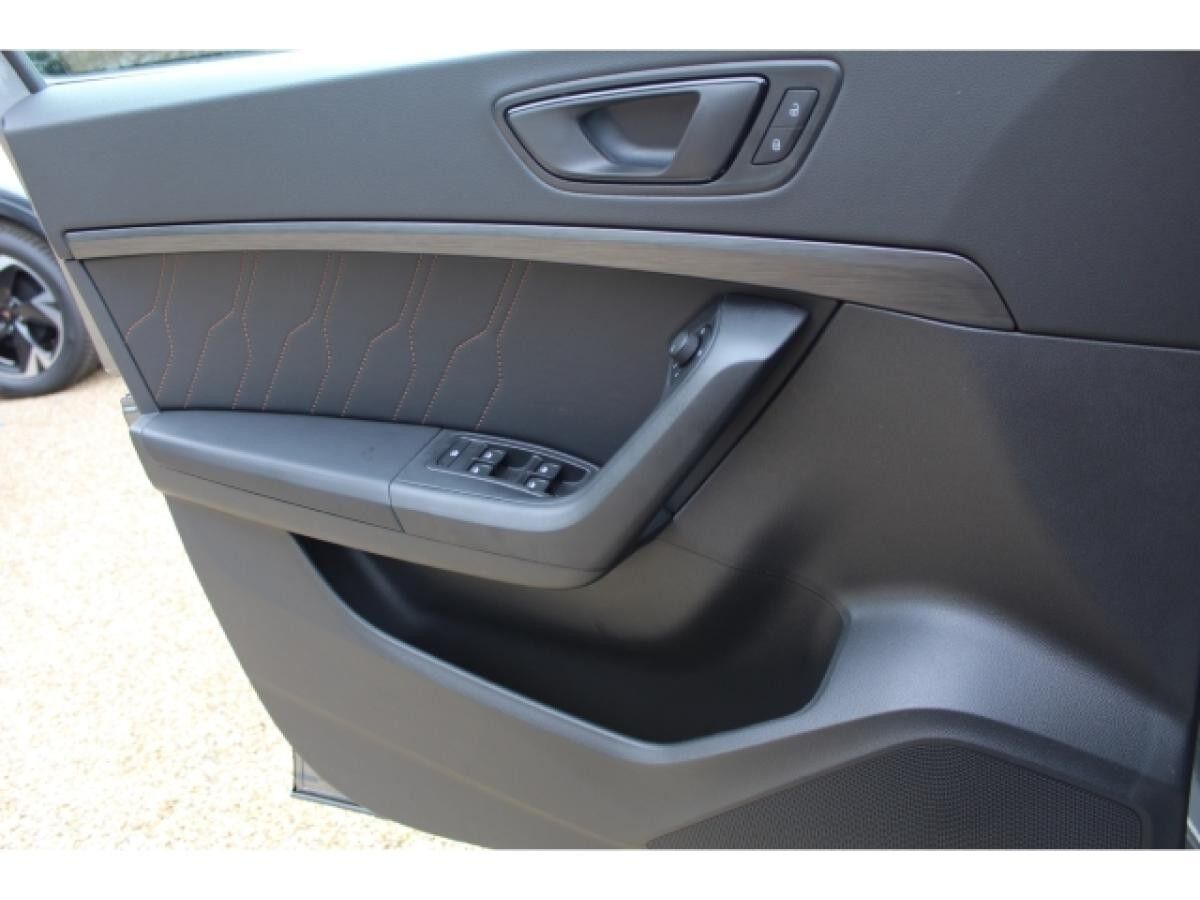 Cupra Ateca 2.0 TSI DSG 4Drive VZ AHK 360 KAMERA DCC SHZ GRA DAB 19