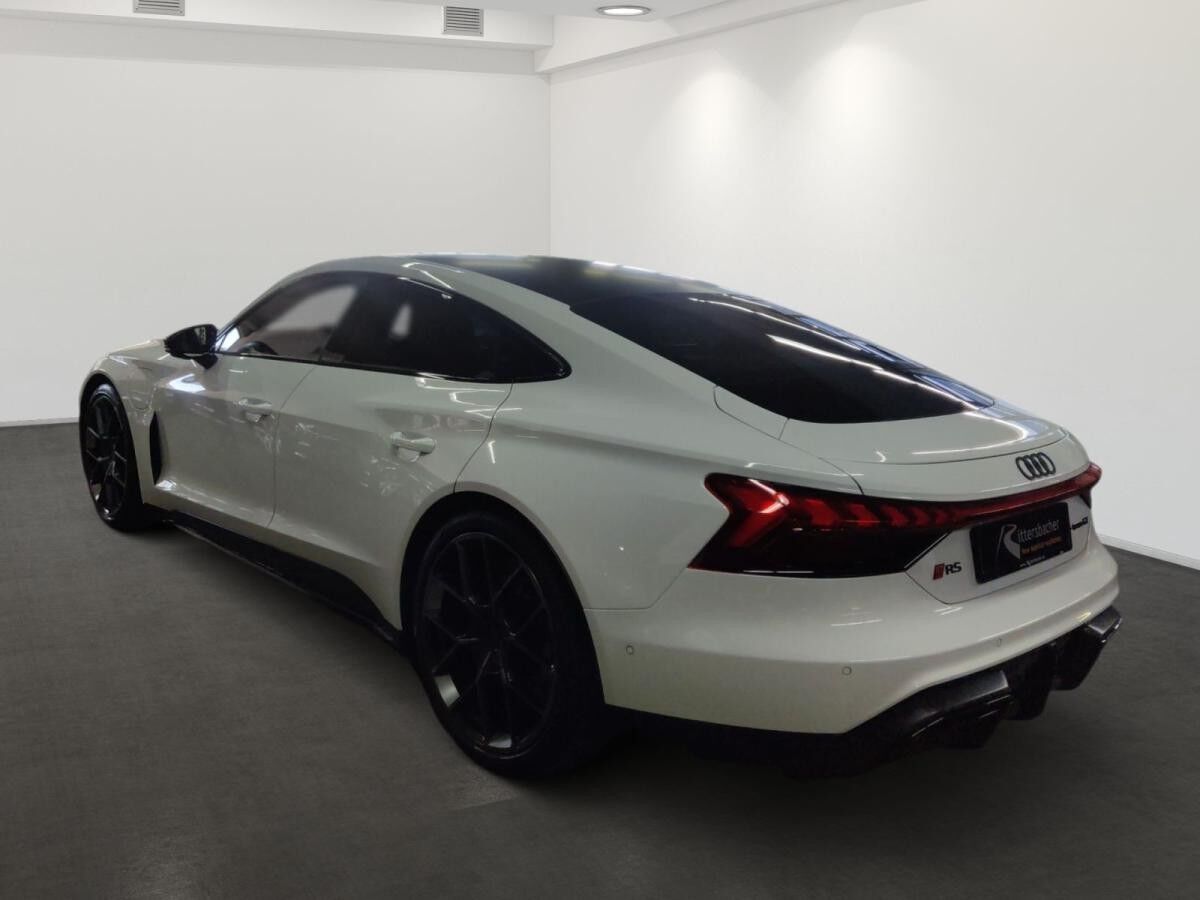 Audi RS e-tron GT performance - Head-up-Display - Audi virtual cockpit plus mit zusätzlichem RS-Layout - Bang & Olufse