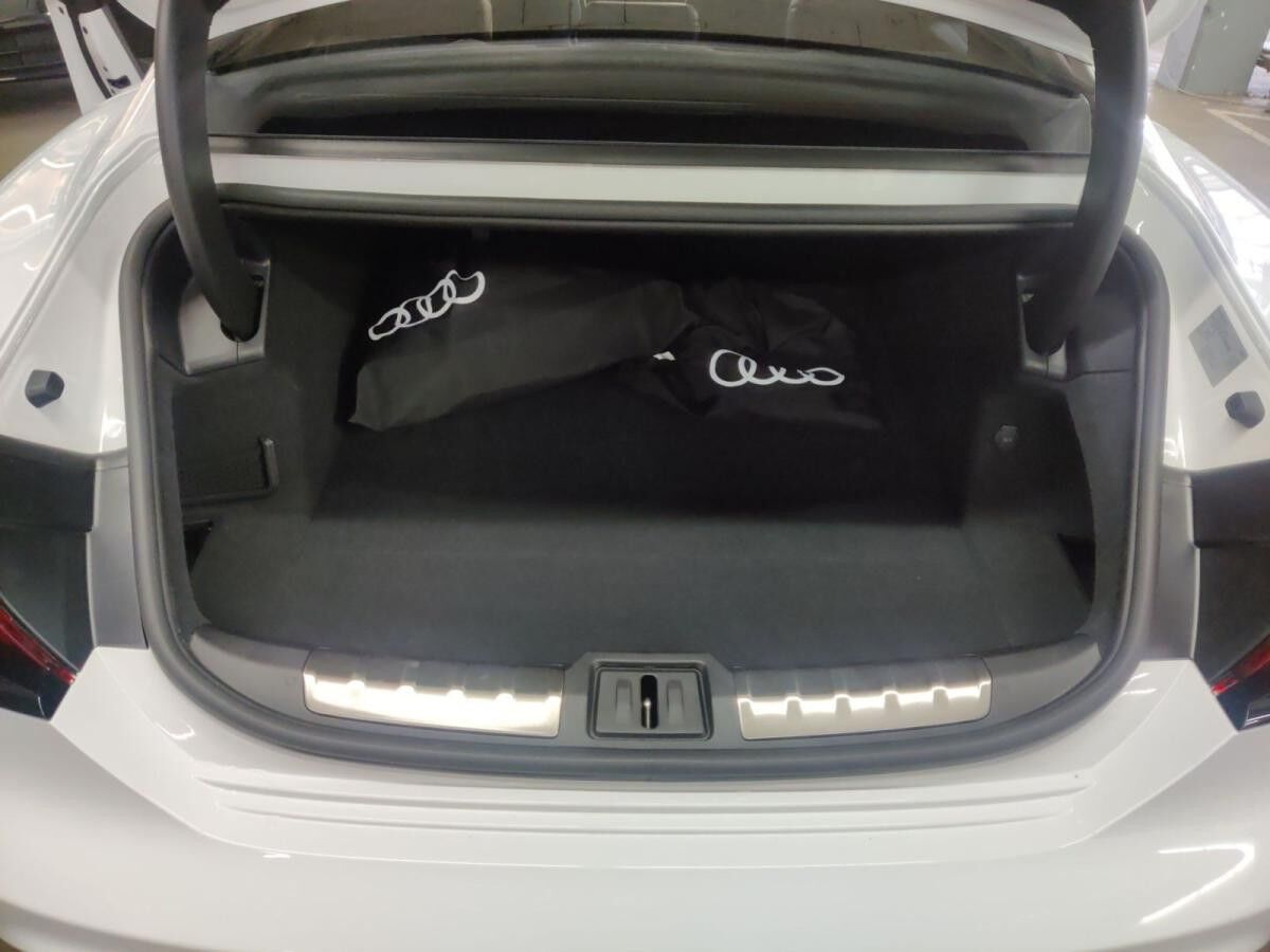 Audi RS e-tron GT performance - Head-up-Display - Audi virtual cockpit plus mit zusätzlichem RS-Layout - Bang & Olufse