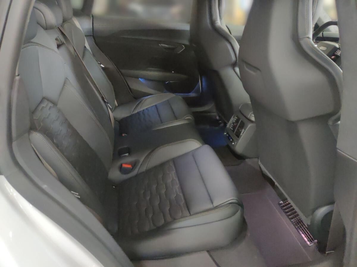 Audi RS e-tron GT performance - Head-up-Display - Audi virtual cockpit plus mit zusätzlichem RS-Layout - Bang & Olufse