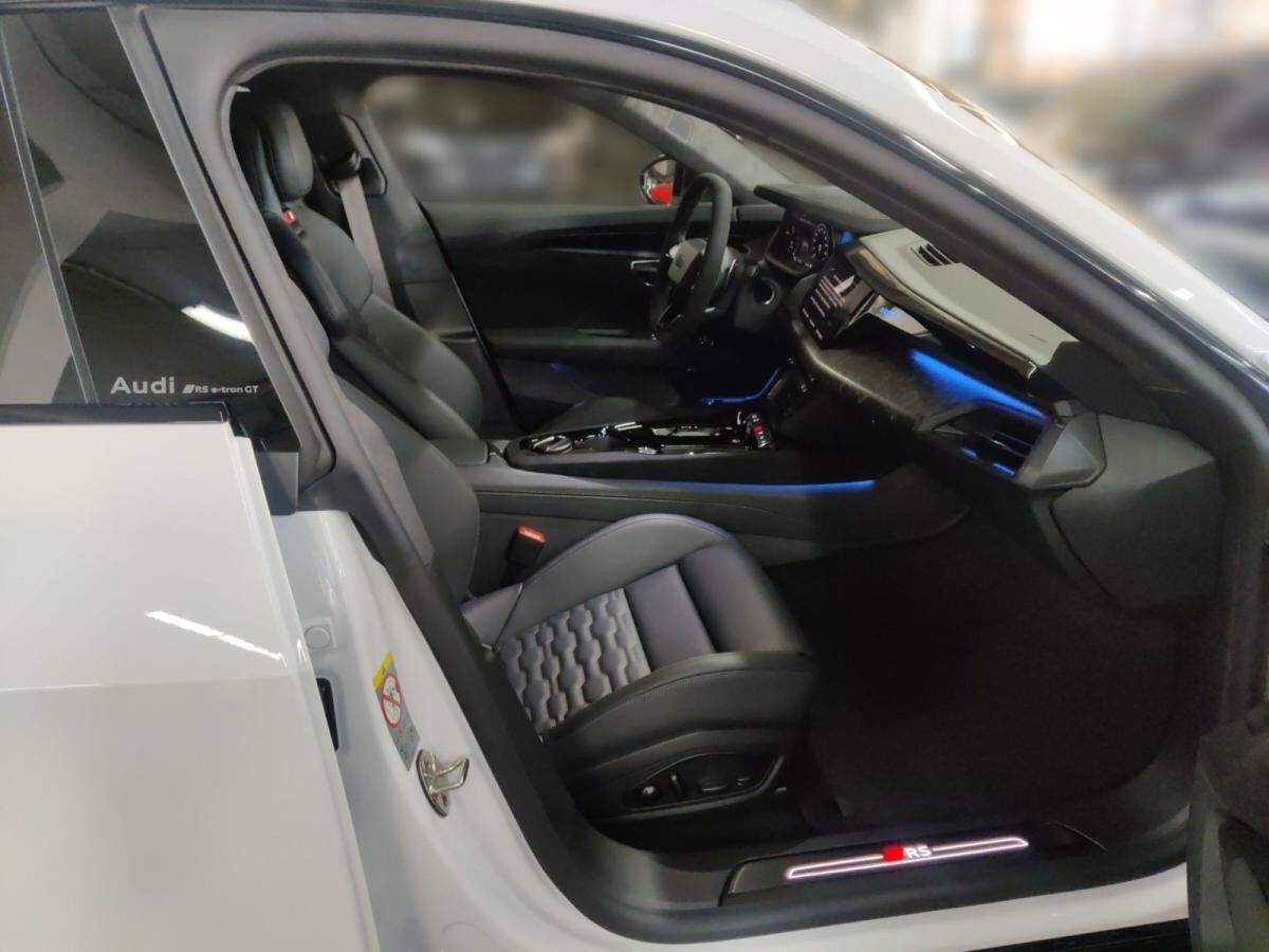 Audi RS e-tron GT performance - Head-up-Display - Audi virtual cockpit plus mit zusätzlichem RS-Layout - Bang & Olufse