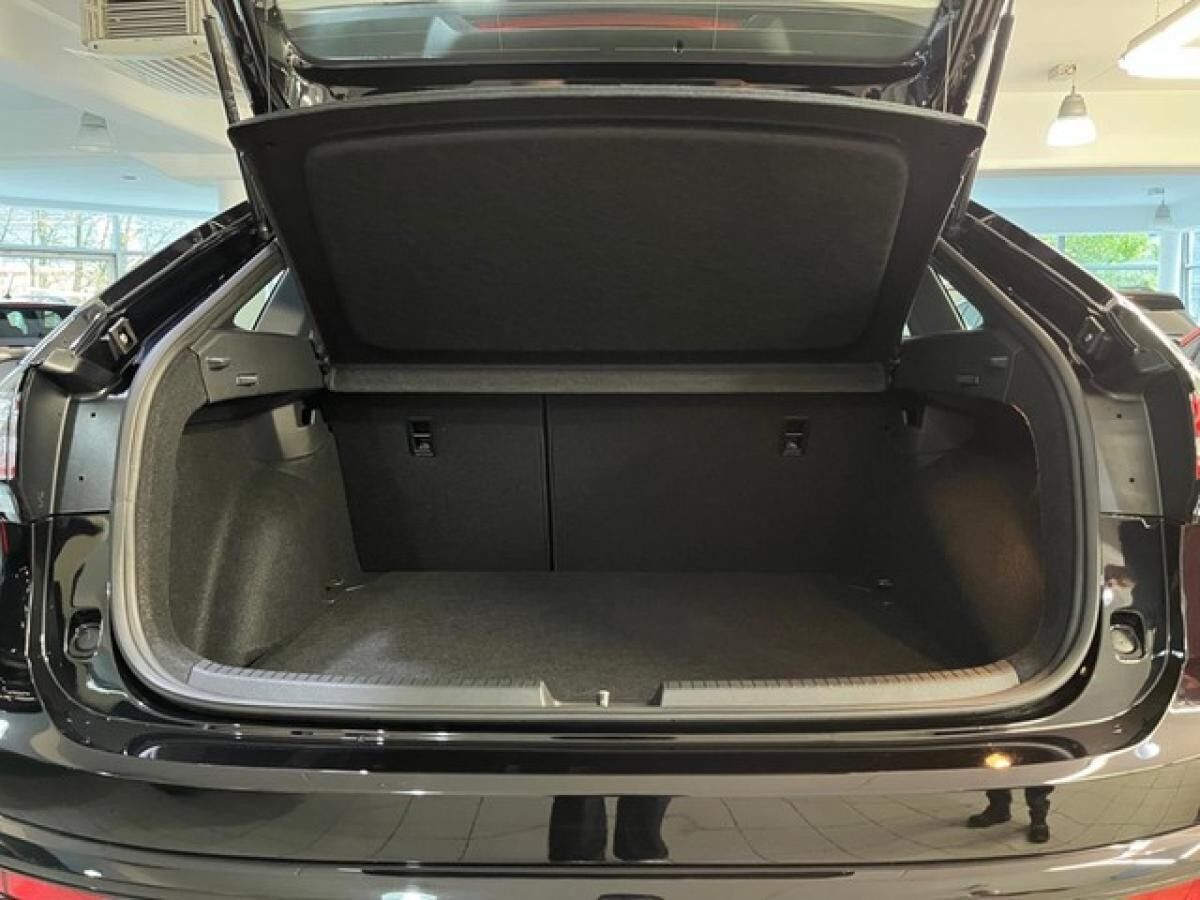 Volkswagen Taigo R-Line 1,0 TSI - ACC IQ.Drive Navi LM Kamera Matrix-LED SHZ DAB+ Digital Cockpit MFL