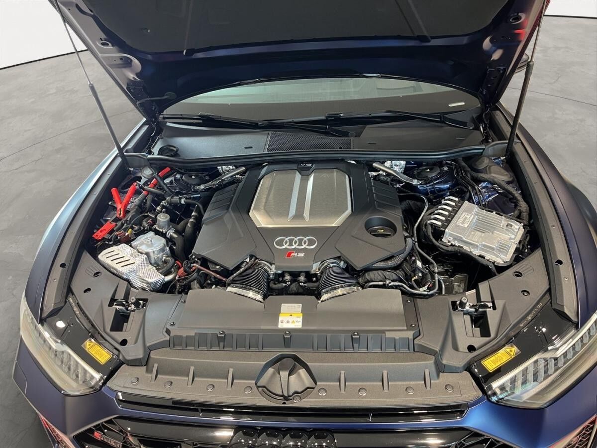 Audi RS6 Avant  performance in Navarrablau-Matt