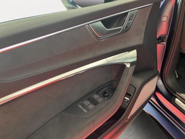 Audi RS6 Avant  in Navarrablau-Matt