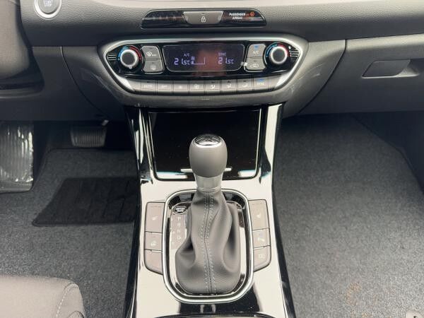 Hyundai i30 Kombi Advantage Privat & Gewerbe  100PS Plus Paket Automatik Navi, Klima, dig. Cockpit sofort verfüg