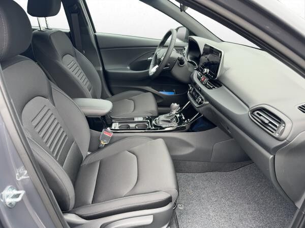 Hyundai i30 Kombi Advantage Privat & Gewerbe  100PS Plus Paket Automatik Navi, Klima, dig. Cockpit sofort verfüg