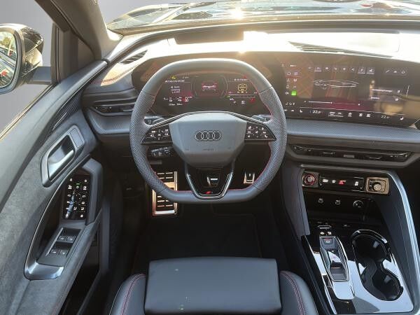 Audi Q5 e-hybrid quattro 270 kW S-line S tronic PANO  +TECH PRO + AHK + MEMORY +