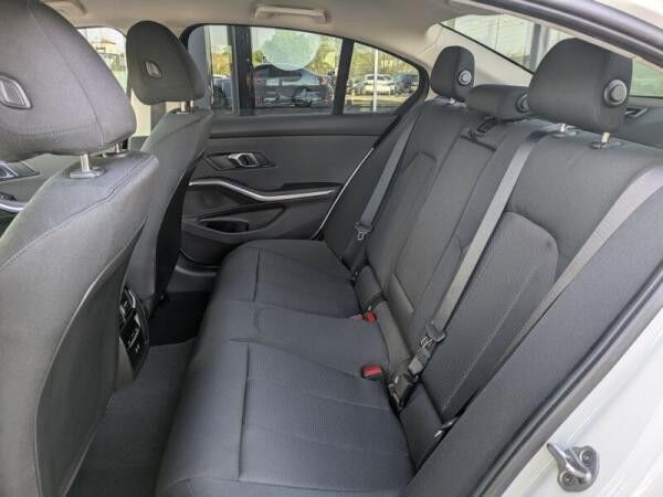 BMW 318 i Lim. 27% Rabatt +1000€ Nachlass auf Winterkompletträder - SCHNELL SEIN!!!