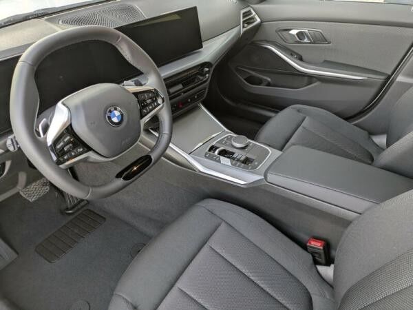 BMW 318 i Lim. 27% Rabatt +1000€ Nachlass auf Winterkompletträder - SCHNELL SEIN!!