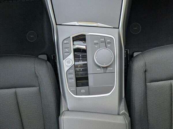 BMW 318 i Lim. 27% Rabatt +1000€ Nachlass auf Winterkompletträder - SCHNELL SEIN!!