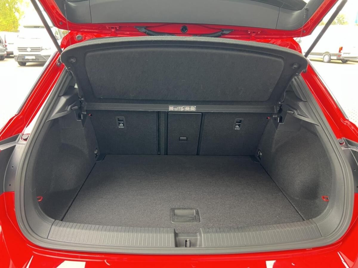 Volkswagen T-Roc 1.5 TSI Sport ACC+RFK+PDC+SHZ+LED+MFL Volkswagen T-Roc 1.5 TSI Sport ACC+RFK+PDC+SHZ+LED+MFL