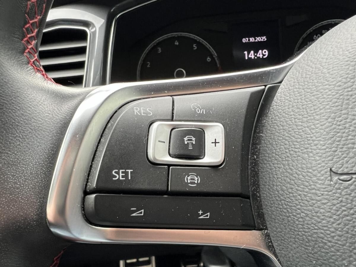 Volkswagen T-Roc 1.5 TSI Sport ACC+RFK+PDC+SHZ+LED+MFL Volkswagen T-Roc 1.5 TSI Sport ACC+RFK+PDC+SHZ+LED+MFL