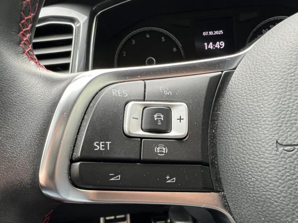 Volkswagen T-Roc 1.5 TSI Sport ACC+RFK+PDC+SHZ+LED+MFL