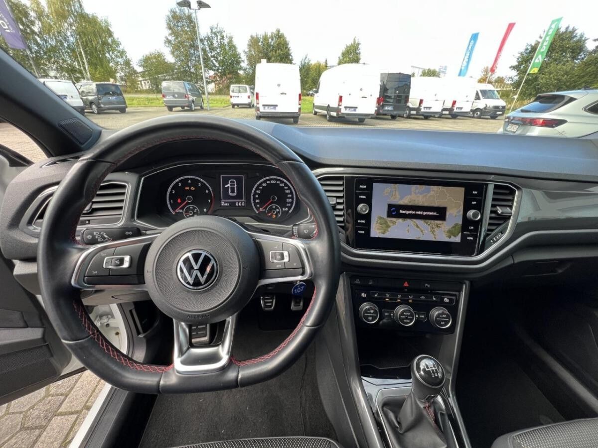 Volkswagen T-Roc 1.5 TSI Sport SHZ+NAVI+PDC+KLIMA+MFL