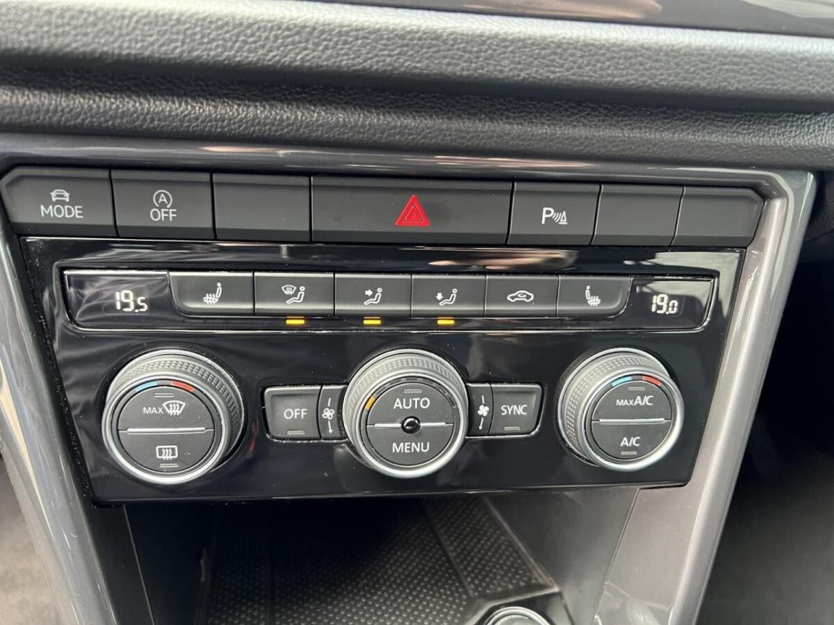 Volkswagen T-Roc 1.5 TSI Sport SHZ+NAVI+PDC+KLIMA+MFL