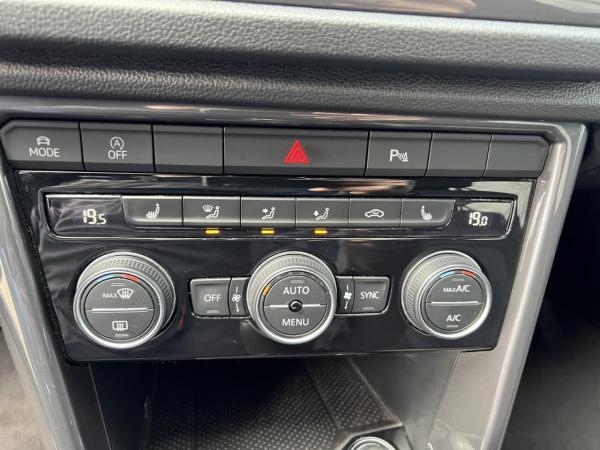 Volkswagen T-Roc 1.5 TSI Sport SHZ+NAVI+PDC+KLIMA+MFL
