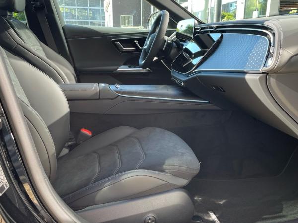 Mercedes-Benz E 200 d AMG DigitalLight Panorama Distronic AHK