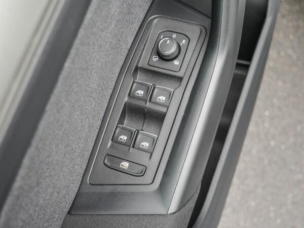 Volkswagen T-Roc MOVE 1.0 TSI Anschlussgarantie Standheizung Navi LED SHZ