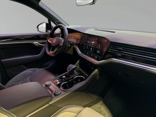 Volkswagen Touareg (286 PS) 8-Gang-Automatik (Tiptronic) R-Line 3,0 l V6 TDI SCR 4MOTION 210 kW (286 PS) 8-Gang-Automat