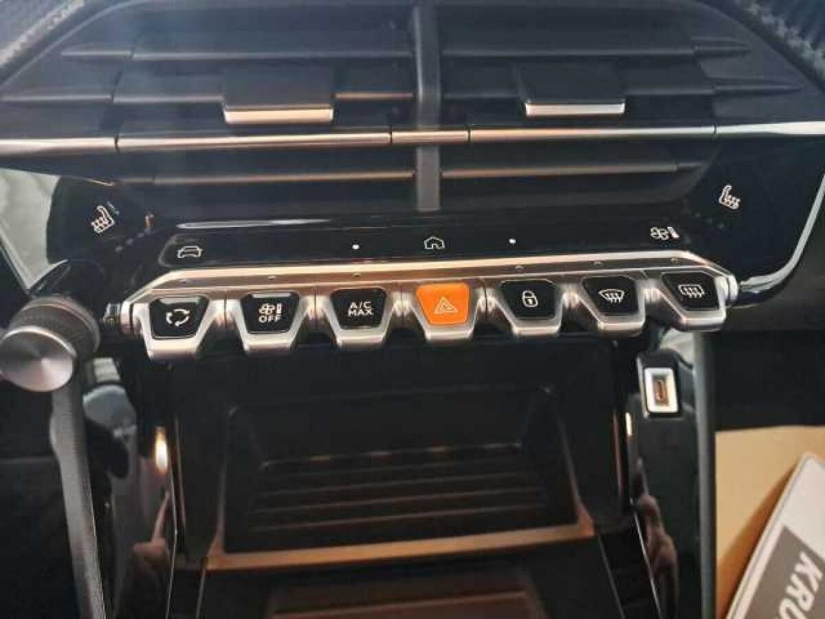 Peugeot 208 100 STYLE +Sitzheizung+Parksensoren hinten+