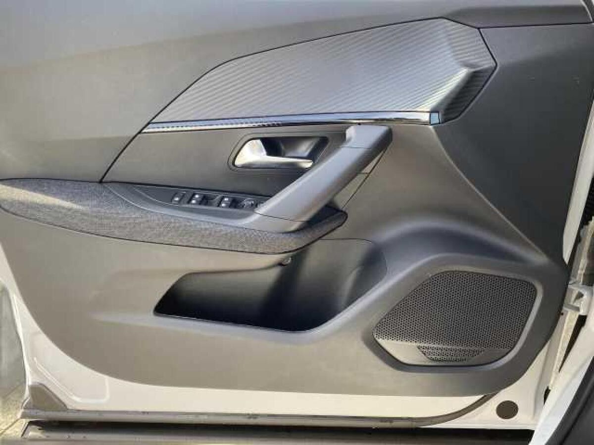 Peugeot 2008 Allure Business 6-Gang +Allwetterreifen+