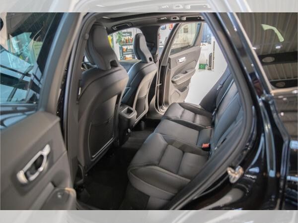 Volvo XC60 B5 Plus Dark AWD Schiebedach*AHK*ACC*360°*SHZ