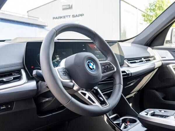 BMW iX1 xDrive30 M-Sport LED HUD 360° HK