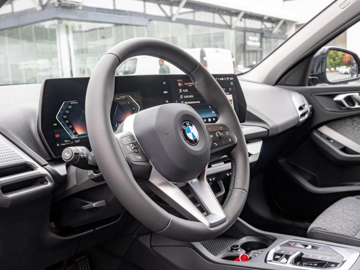 BMW 116 LED NAVI SHZ PDC KAMERA 18" M-Performance