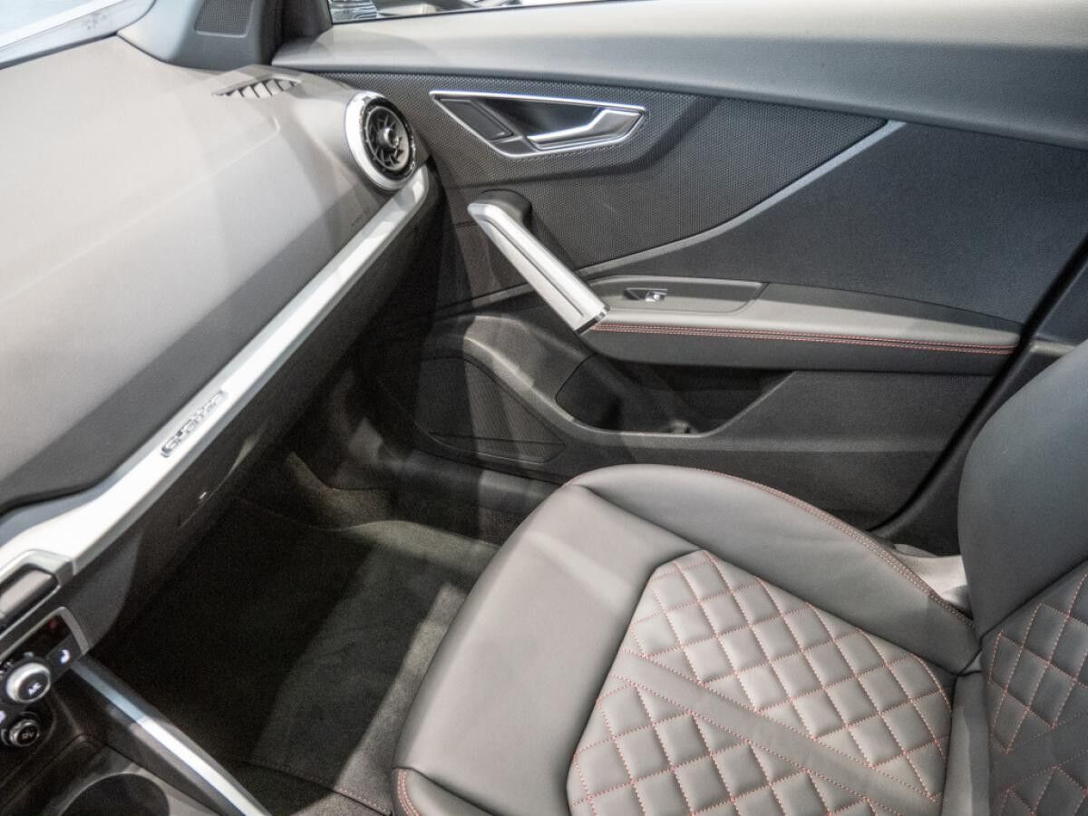 Audi Q2 S line 40 TFSI quattro