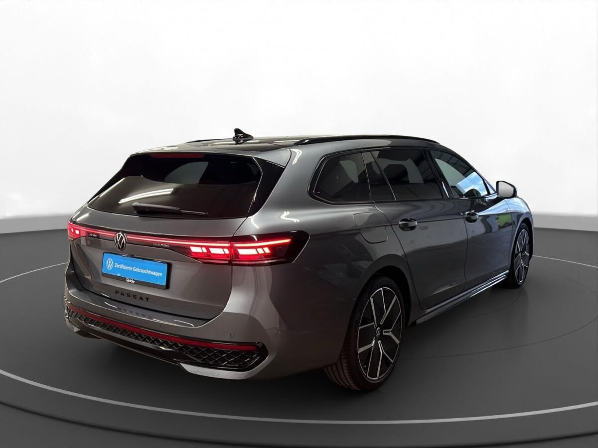 Volkswagen Passat Variant 2.0 TDI 4M R-Line AHK Matrix LM 19" ACC