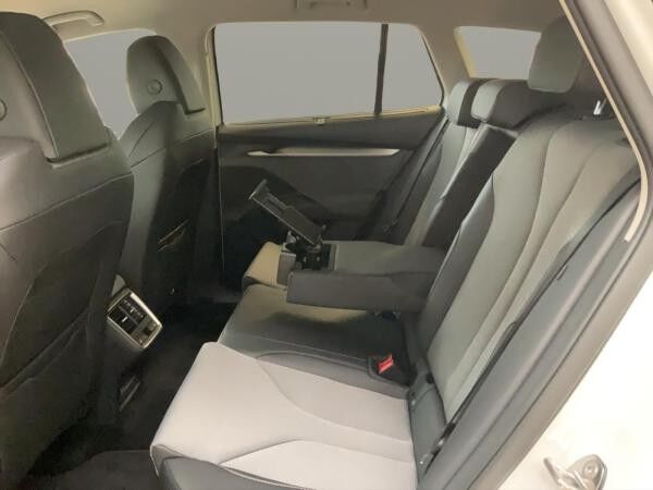 Skoda ENYAQ Loft mit AHZV, PlusPaket & Winterpaket