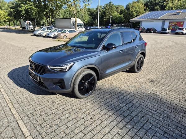 Volvo XC40 Plus Black Edition B3 2WD 2.0  *SOFORT VERFÜGBAR*
