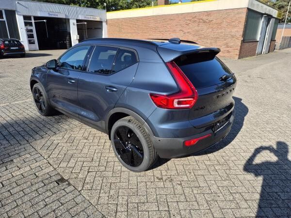 Volvo XC40 Plus Black Edition B3 2WD 2.0  *SOFORT VERFÜGBAR*