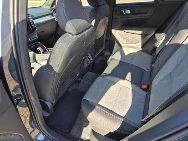 Volvo XC40 Plus Black Edition B3 2WD 2.0  *SOFORT VERFÜGBAR*