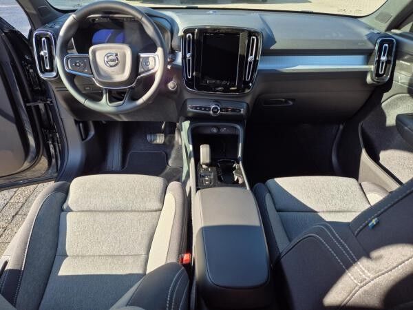 Volvo XC40 Plus Black Edition B3 2WD 2.0  *SOFORT VERFÜGBAR*