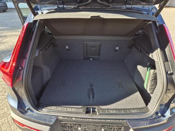 Volvo XC40 Plus Black Edition B3 2WD 2.0  *SOFORT VERFÜGBAR*