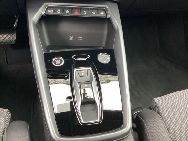 Audi A3 allstreet 35 TFSI S tronic LED Navi AHK StHz RKamera