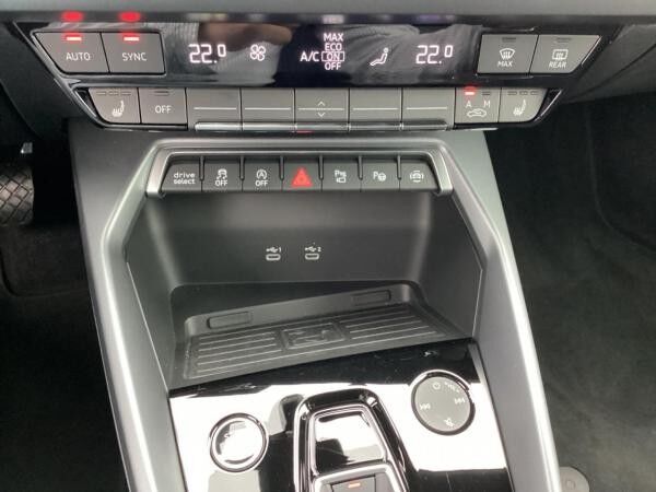 Audi A3 allstreet 35 TFSI S tronic LED Navi AHK StHz RKamera
