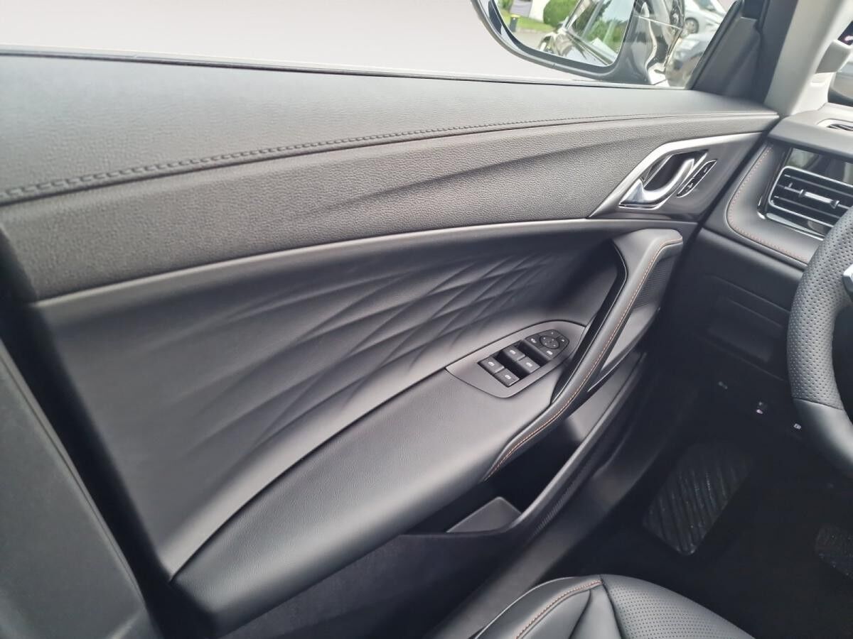 MG HS 1.5 PHEV Luxury SpurH el.Heck ACC LED PANO KAM