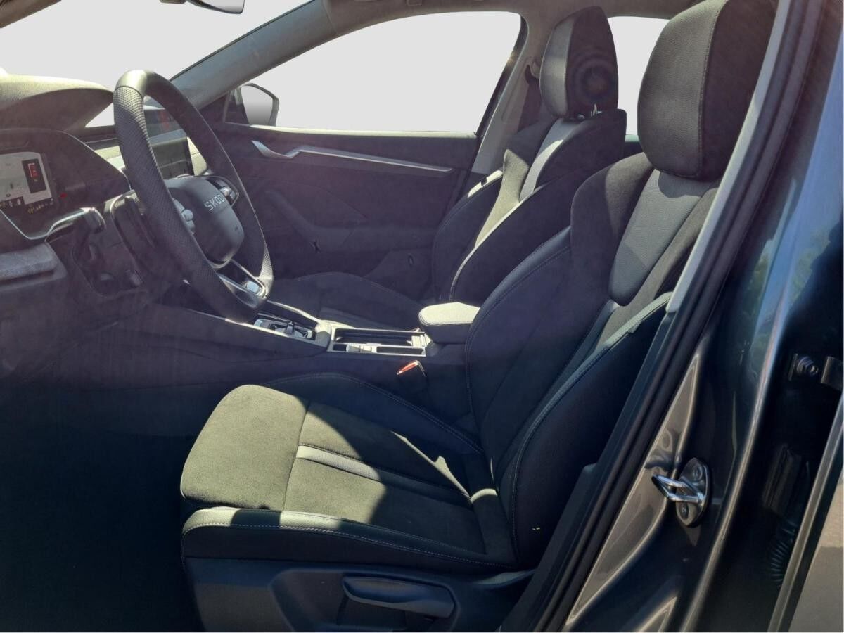 Skoda Octavia 1.5 TSI Selection DSG LED HUD AHK Pano