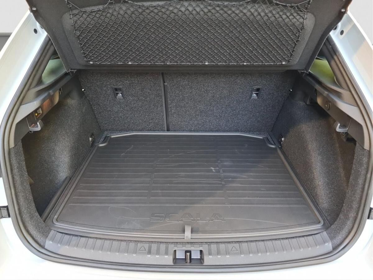 Skoda Scala 1.5 TSI Selection DSG MATRIX ACC AHK Pano