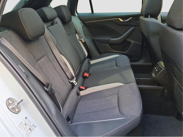 Skoda Scala 1.5 TSI Selection DSG MATRIX ACC AHK Pano