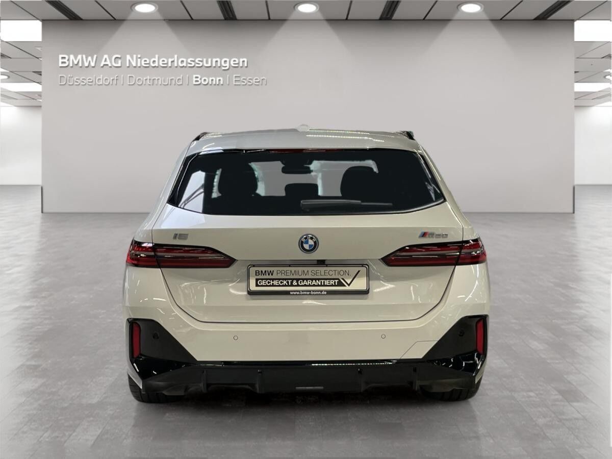 BMW i5 M60 xDrive Touring 8-fach Bereift