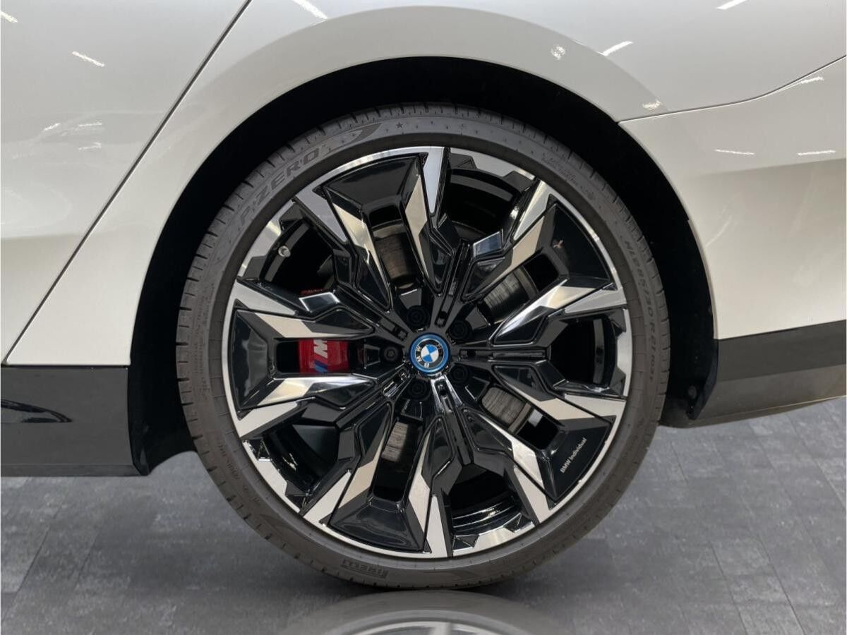 BMW i5 M60 xDrive Touring 8-fach Bereift