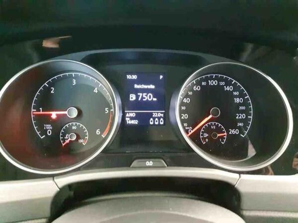 Volkswagen Touran Comfortline 2.0 TDI DSG / Navi, LED, RFK