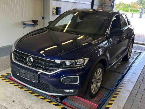 Volkswagen T-Roc Sport 1.5 TSI DSG / Navi, Pano, AHK, LED