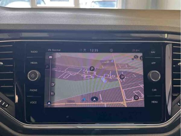 Volkswagen T-Roc Sport 1.5 TSI DSG / Navi, Pano, AHK, LED