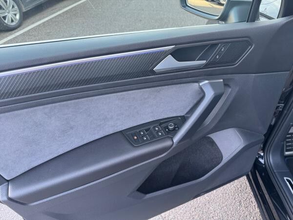 Volkswagen Tiguan R 4Motion NAVI MATRIX DCC CARPLAY