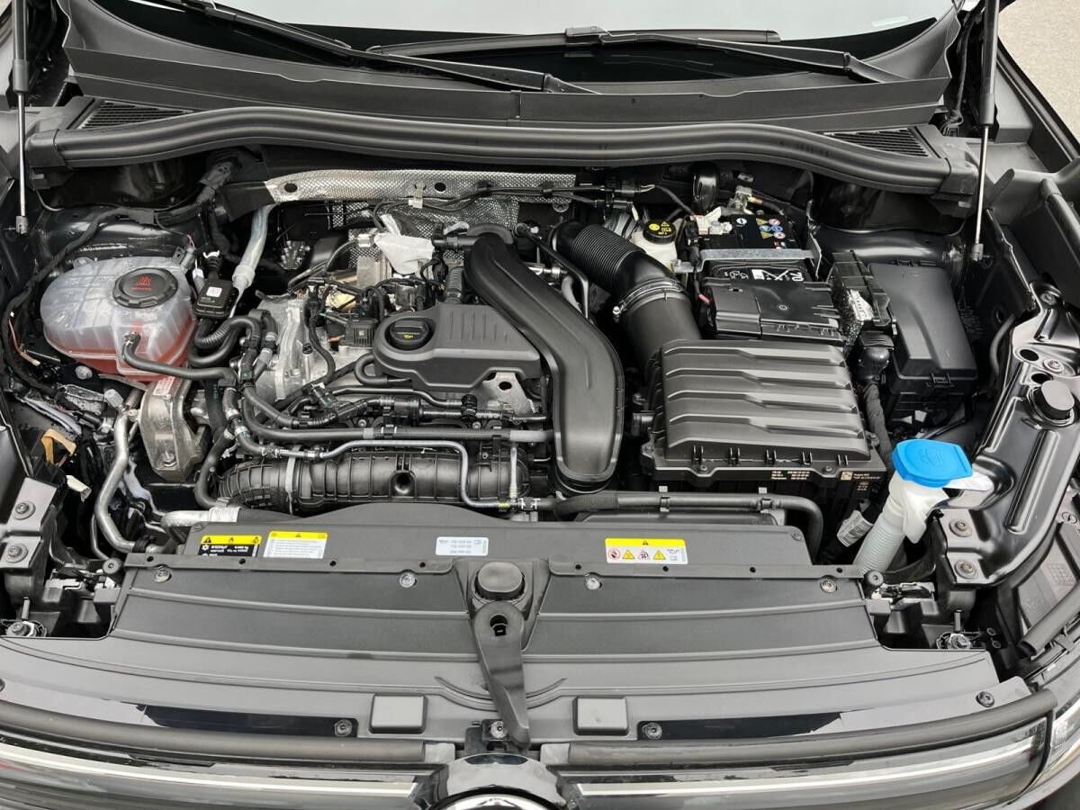 Volkswagen Tiguan 1.5 eTSI DSG / Navi, App, LED, AHK, RFK